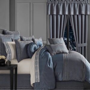 NEW Five Queens Court Leah Comforter Set Blue Queen